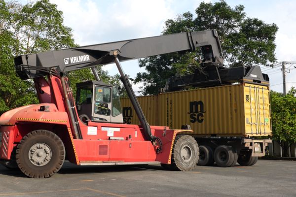 Warehouse storing SPC and WPC flooring
