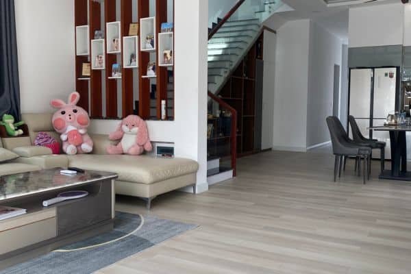 spc-flooring-trends-2026-click-lock-installation.jpg
